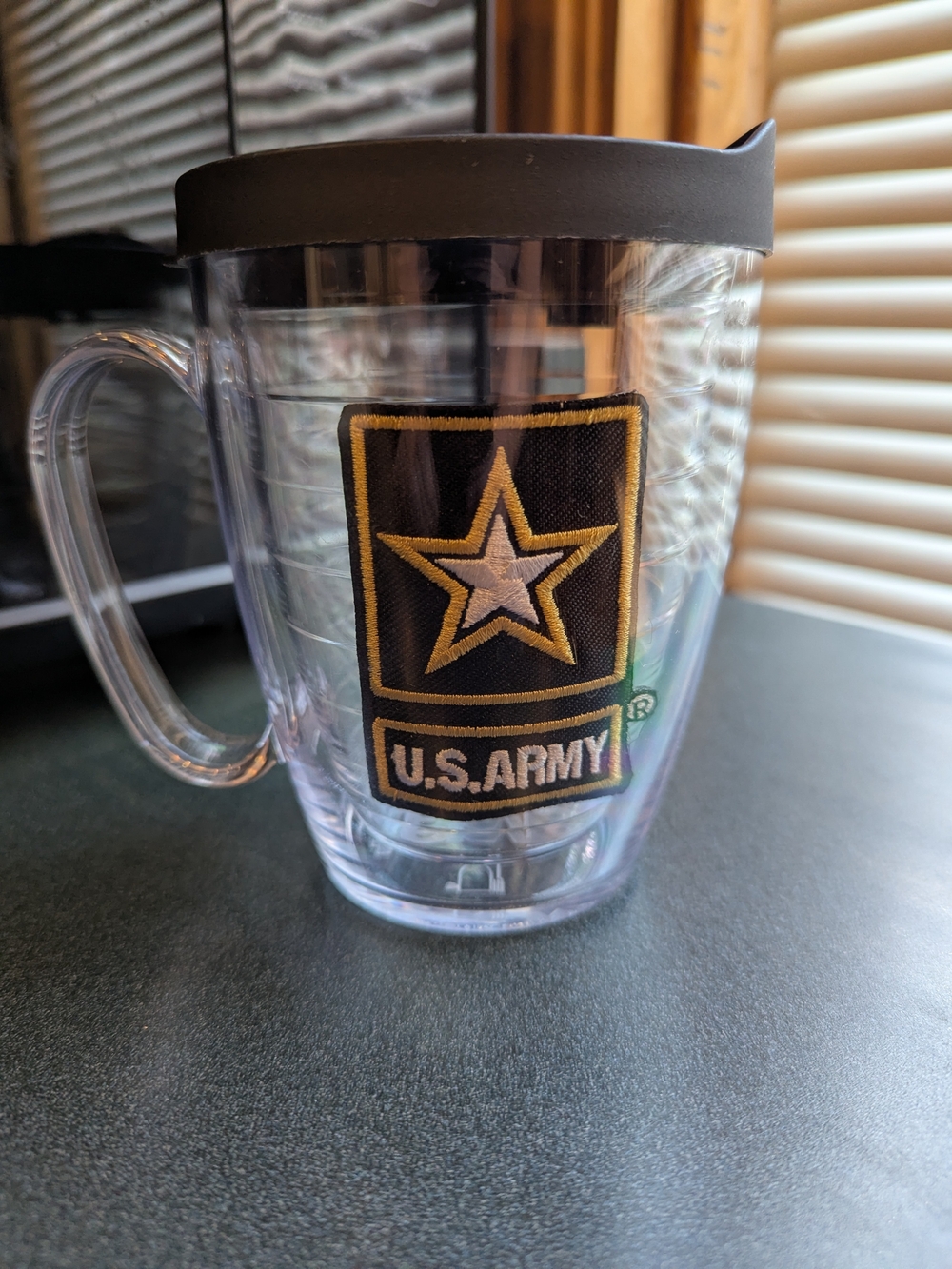 U.S. Army Tervis Mug with Black Lid and Gold Patch